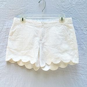 Ladies Lilly Pulitzer textured white shorts, buttercup, scalloped hem, sz 2